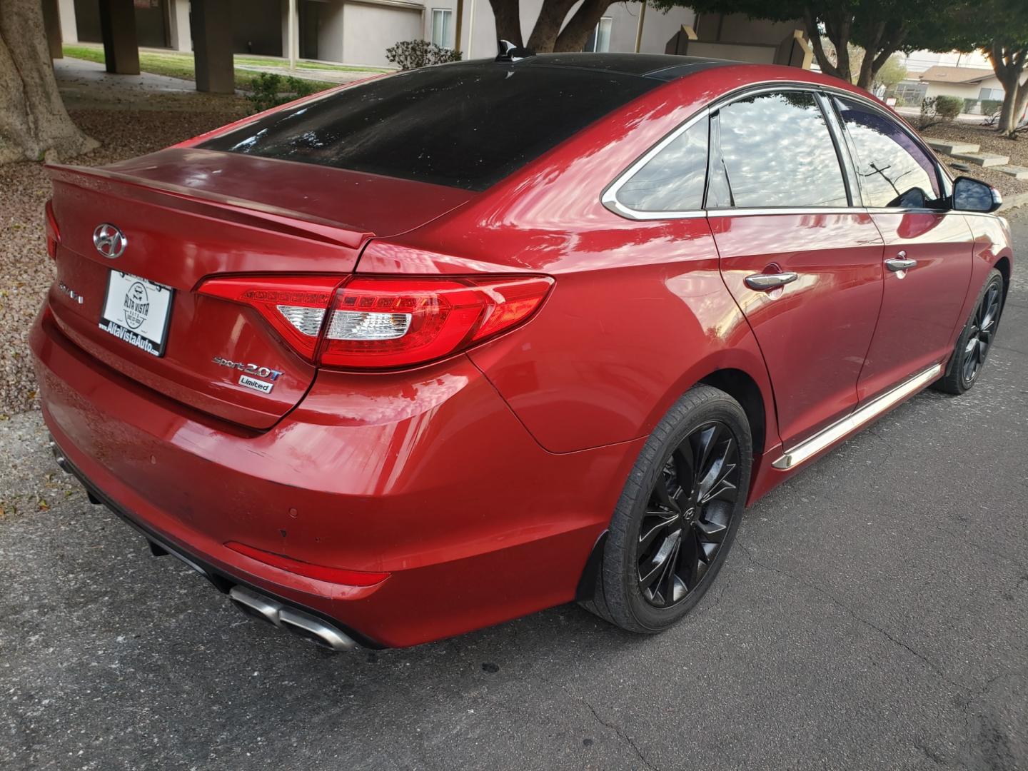 2015 /gray and black Hyundai Sonata sport 2.0t (5NPE34AB7FH) with an 2.0L L4 DOHC 16V engine, 4-Speed Automatic transmission, located at 323 E Dunlap Ave., Phoenix, AZ, 85020, (602) 331-9000, 33.567677, -112.069000 - Photo#3